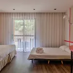 Logis Domaine Du Moulin Cavier - Restaurants & אבריל