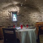 ホテル Logis Domaine Du Moulin Cavier - Restaurants & アヴリイエ