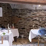 Logis Domaine Du Moulin Cavier - Restaurants & Hotel