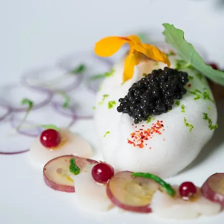 Hotel Logis Domaine Du Moulin Cavier - Restaurants & Avrillé