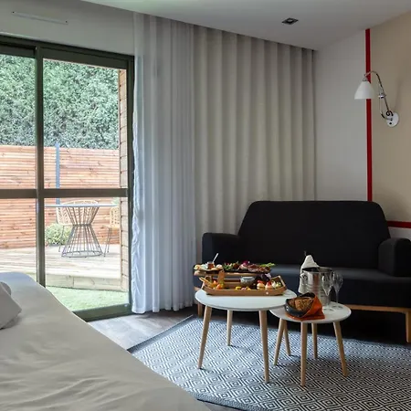 Otel Logis Domaine Du Moulin Cavier - Restaurants & Avrillé