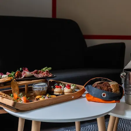 Logis Domaine Du Moulin Cavier - Restaurants & Otel Avrillé