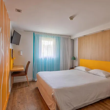 Hotel Logis Domaine Du Moulin Cavier - Restaurants & Avrillé