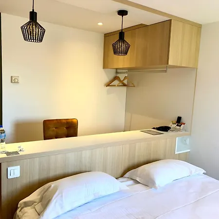 Otel Logis Domaine Du Moulin Cavier - Restaurants & Avrillé