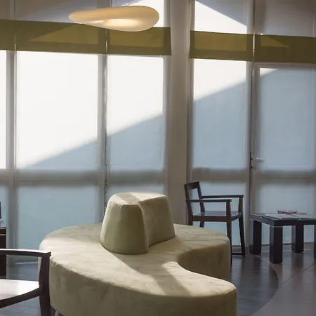 Logis Domaine Du Moulin Cavier - Restaurants & 3* Avrillé