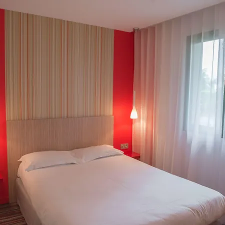 Logis Domaine Du Moulin Cavier - Restaurants & Avrillé