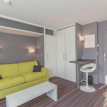 Logis Domaine Du Moulin Cavier - Restaurants & Otel