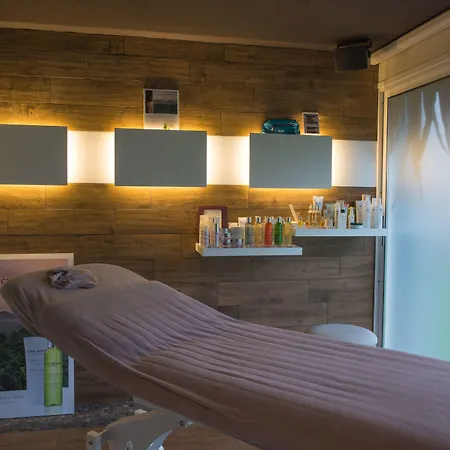 Otel Logis Domaine Du Moulin Cavier - Restaurants & 3*