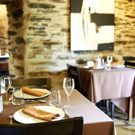 Logis Domaine Du Moulin Cavier - Restaurants & Avrillé