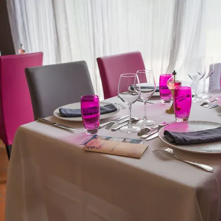 Otel Logis Domaine Du Moulin Cavier - Restaurants & Avrillé