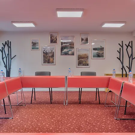 Logis Domaine Du Moulin Cavier - Restaurants & Otel 3*