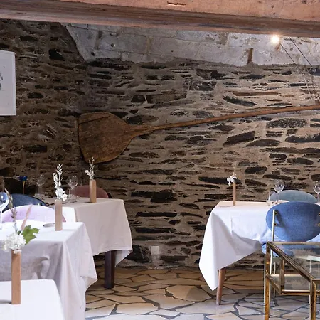 Logis Domaine Du Moulin Cavier - Restaurants & فندق