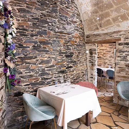 Logis Domaine Du Moulin Cavier - Restaurants & Avrillé