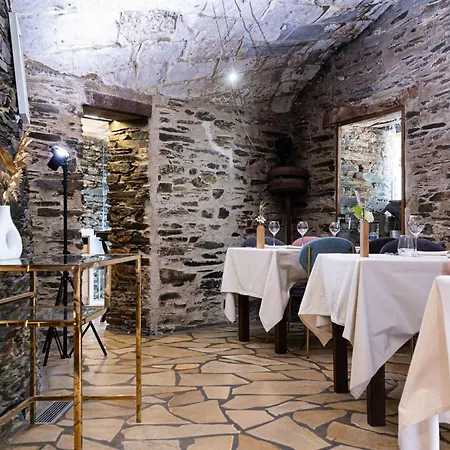 Hotel Logis Domaine Du Moulin Cavier - Restaurants &
