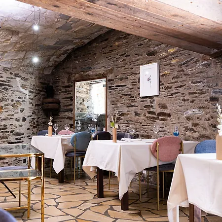 فندق Logis Domaine Du Moulin Cavier - Restaurants & Avrillé