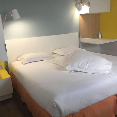 Hotel Logis Domaine Du Moulin Cavier Avrillé