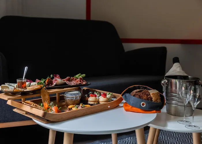 Logis Domaine Du Moulin Cavier - Restaurants&spa Hotel Avrillé