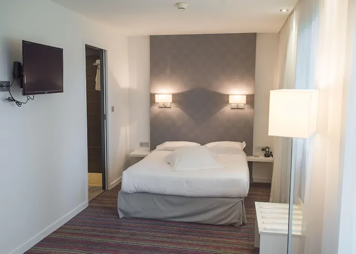 Hotel Logis Domaine Du Moulin Cavier 3*