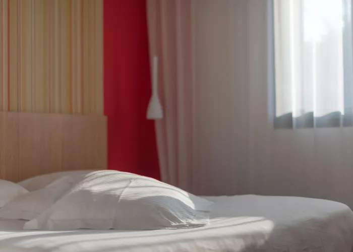 Logis Domaine Du Moulin Cavier Hotel Avrillé