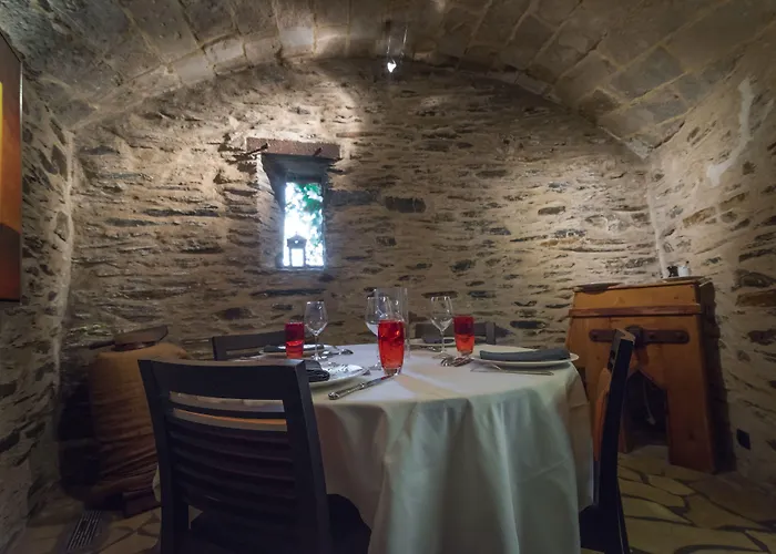 Hotel Logis Domaine Du Moulin Cavier Avrillé