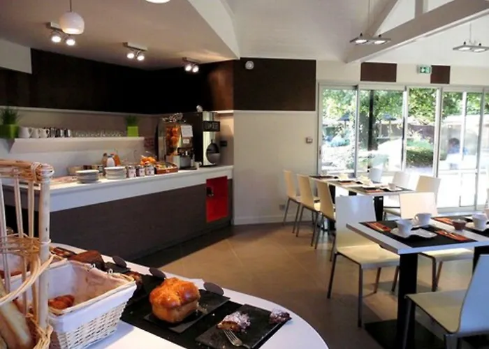 Hotel Logis Domaine Du Moulin Cavier 3*